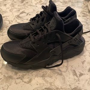 Nike huaraches all black size 9 women